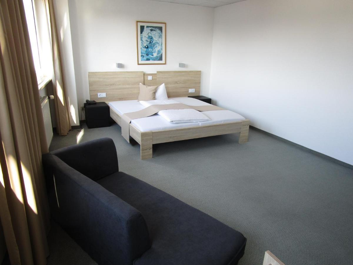 Businesshotel & Appartements Stuttgart-Vaihingen Buitenkant foto