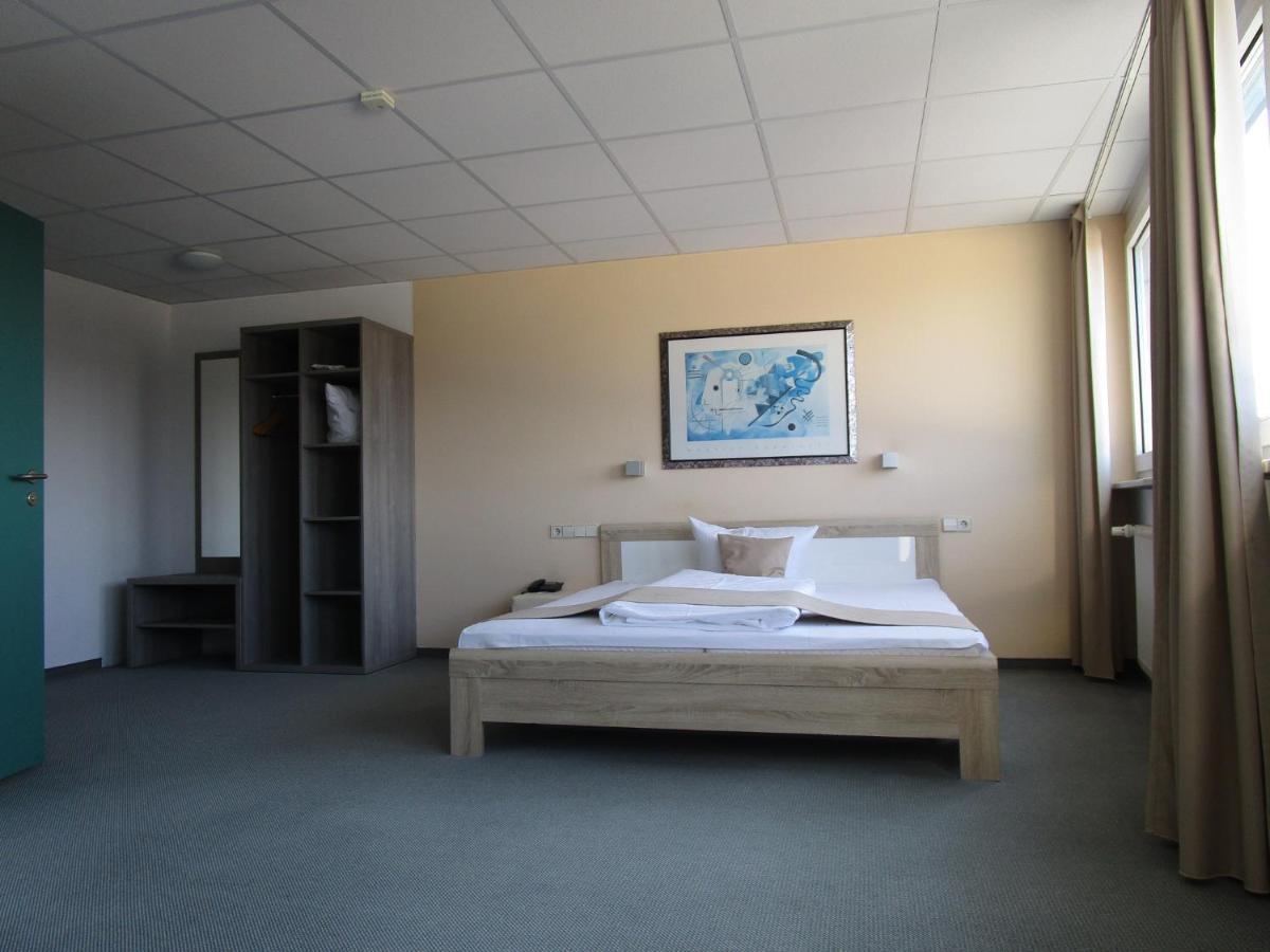 Businesshotel & Appartements Stuttgart-Vaihingen Buitenkant foto