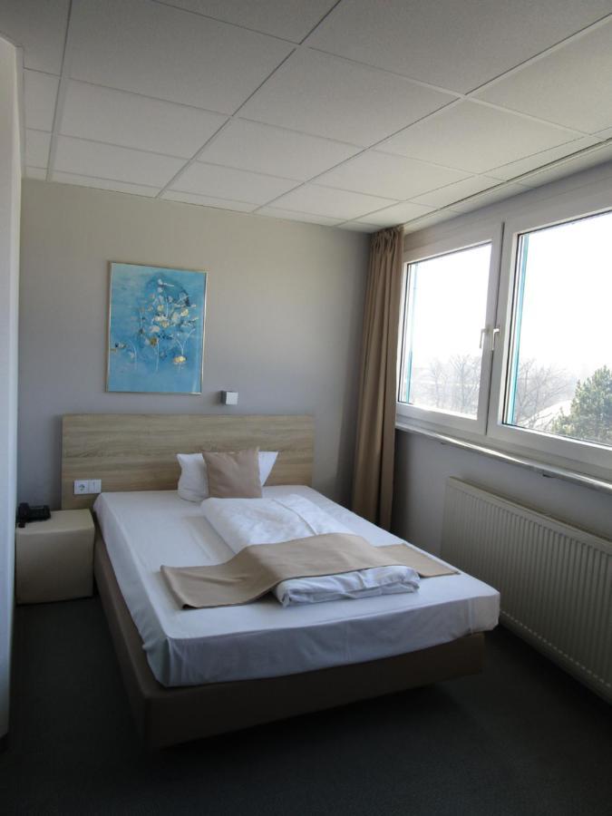 Businesshotel & Appartements Stuttgart-Vaihingen Buitenkant foto