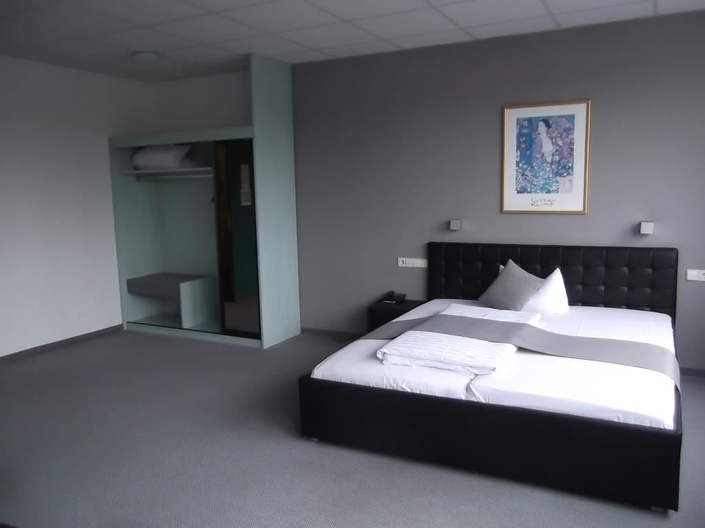 Businesshotel & Appartements Stuttgart-Vaihingen Buitenkant foto